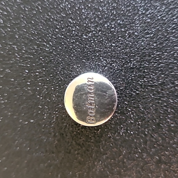 DC comics Batman charm with the vintage style logo in yellow black 925 silver - Picture 2 of 3